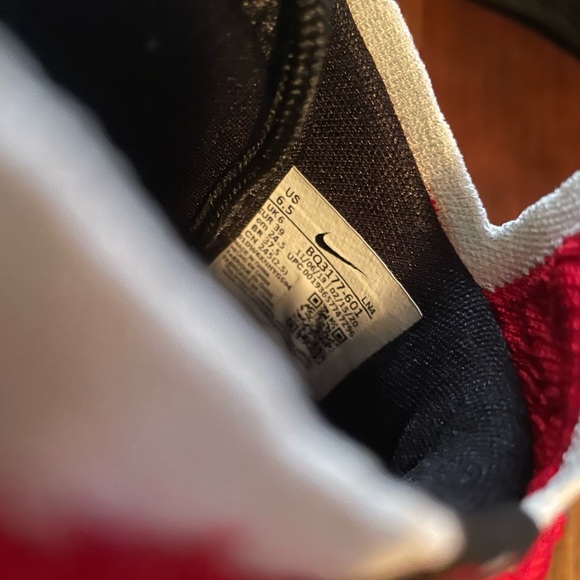 6.5Y LeBron 17s - Picture 6 of 6